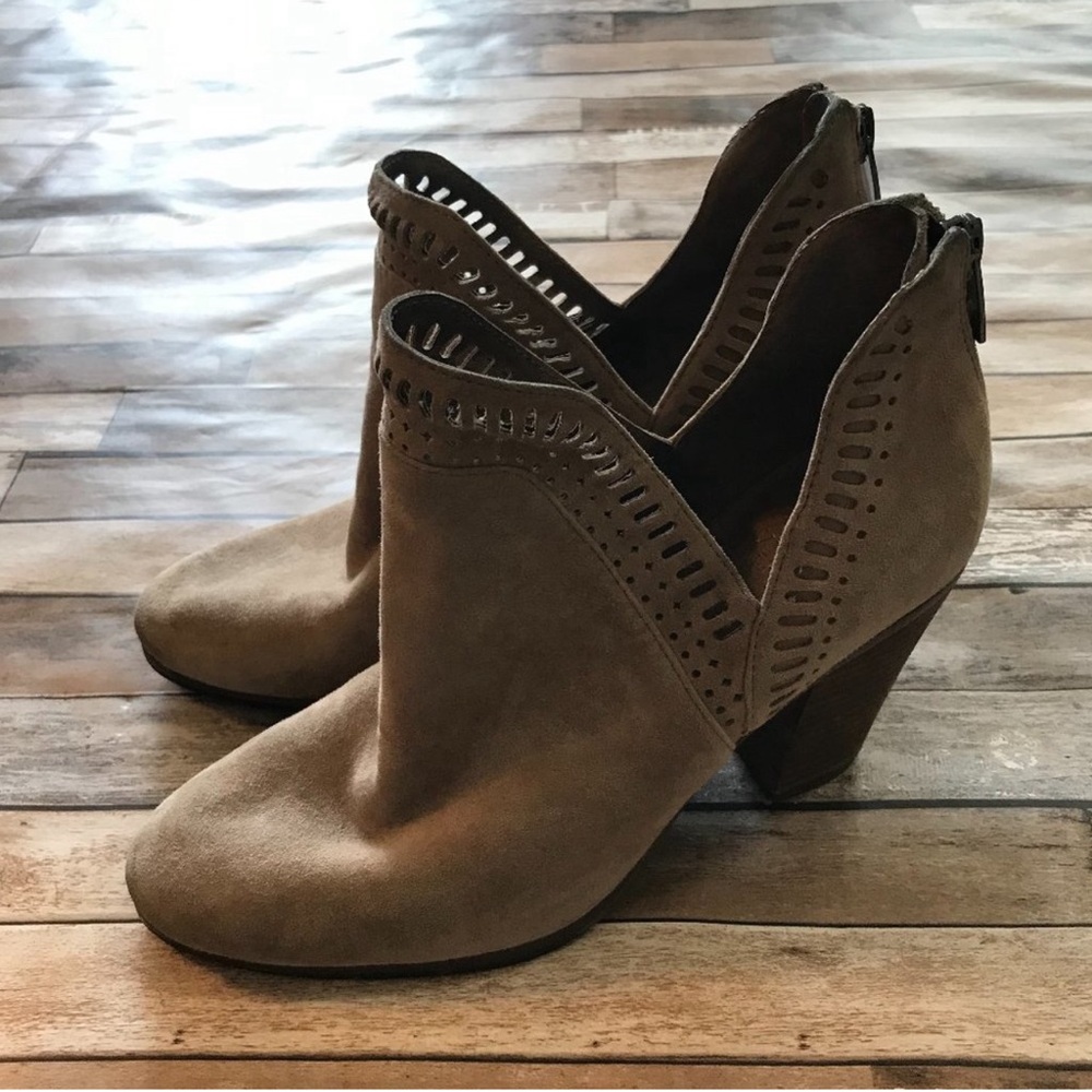 Vince Camuto Booties Women's 8 Beige Suede boots